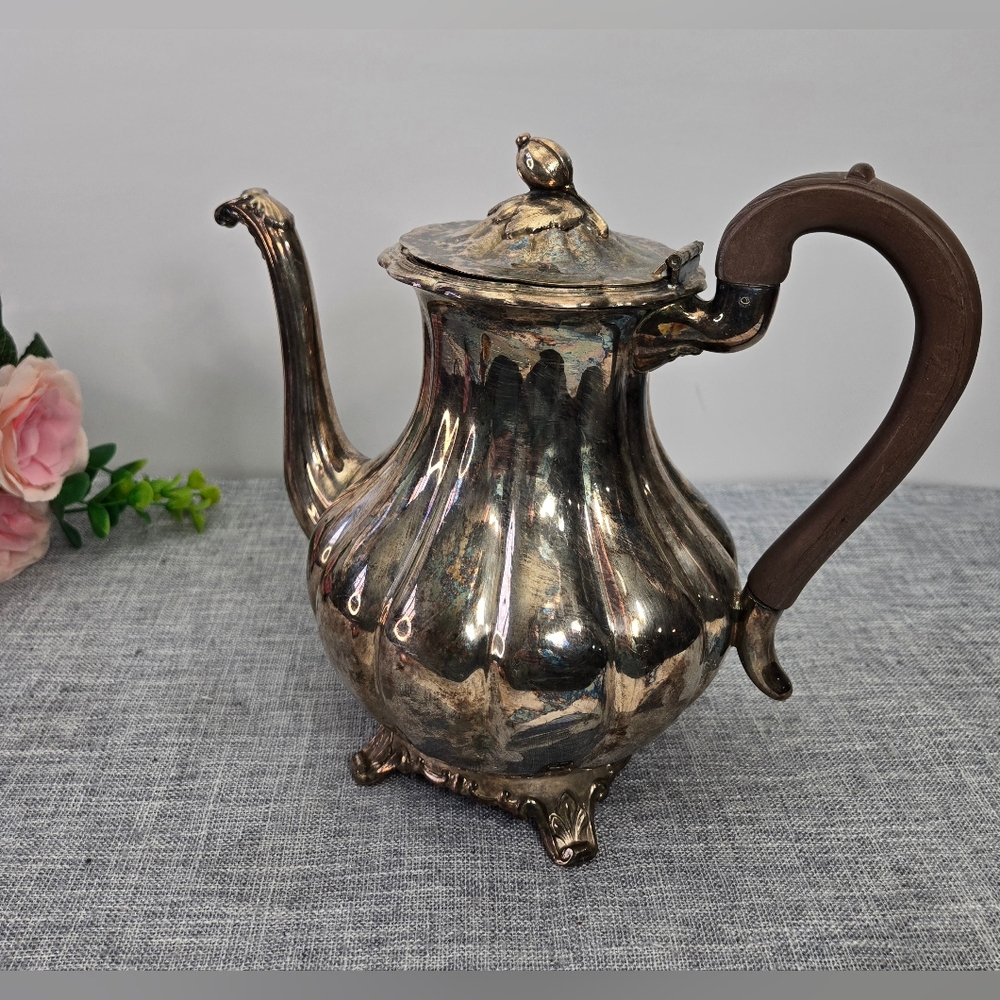Vintage Silverplate 1881 Rogers Old English Melon 9" Cofee Pot‎ / Teapot